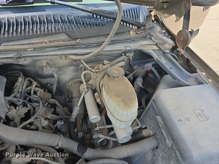 image for item DQ5122 2004 Chevrolet Suburban SUV