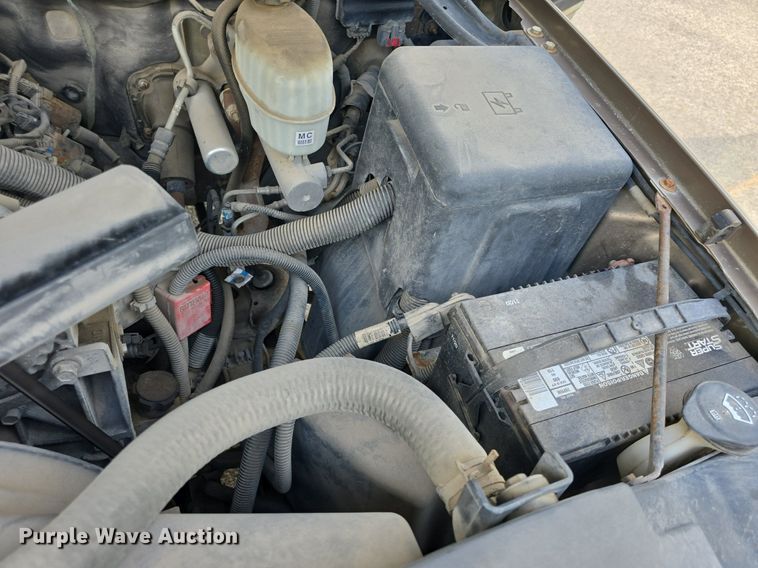 image for item DQ5122 2004 Chevrolet Suburban SUV