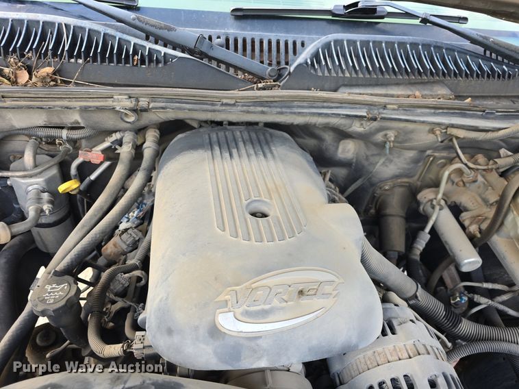 image for item DQ5122 2004 Chevrolet Suburban SUV