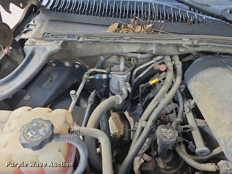 image for item DQ5122 2004 Chevrolet Suburban SUV