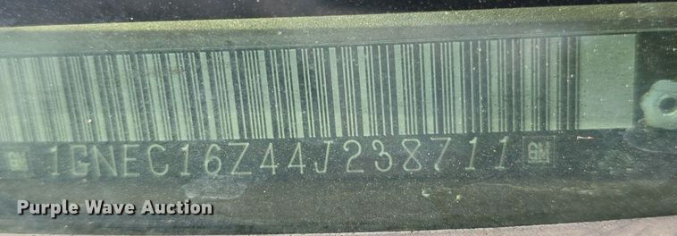 image for item DQ5122 2004 Chevrolet Suburban SUV