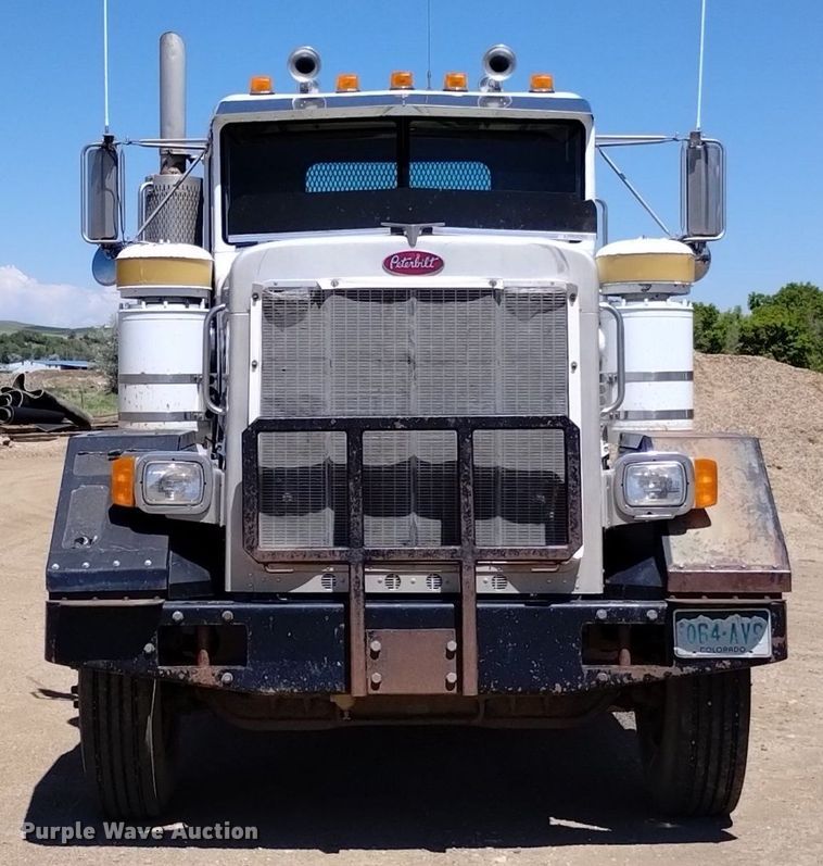image for item DQ6133 1993 Peterbilt  357 semi truck