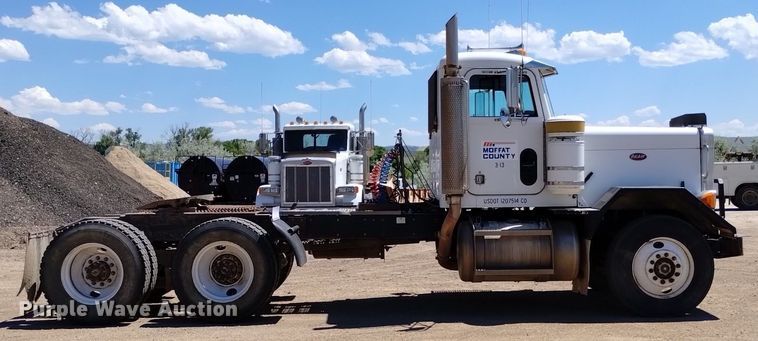 image for item DQ6133 1993 Peterbilt  357 semi truck