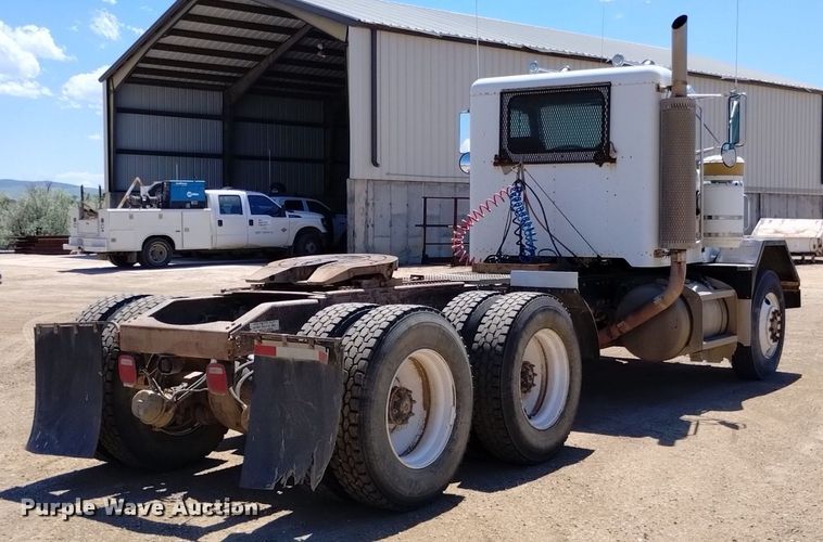 image for item DQ6133 1993 Peterbilt  357 semi truck