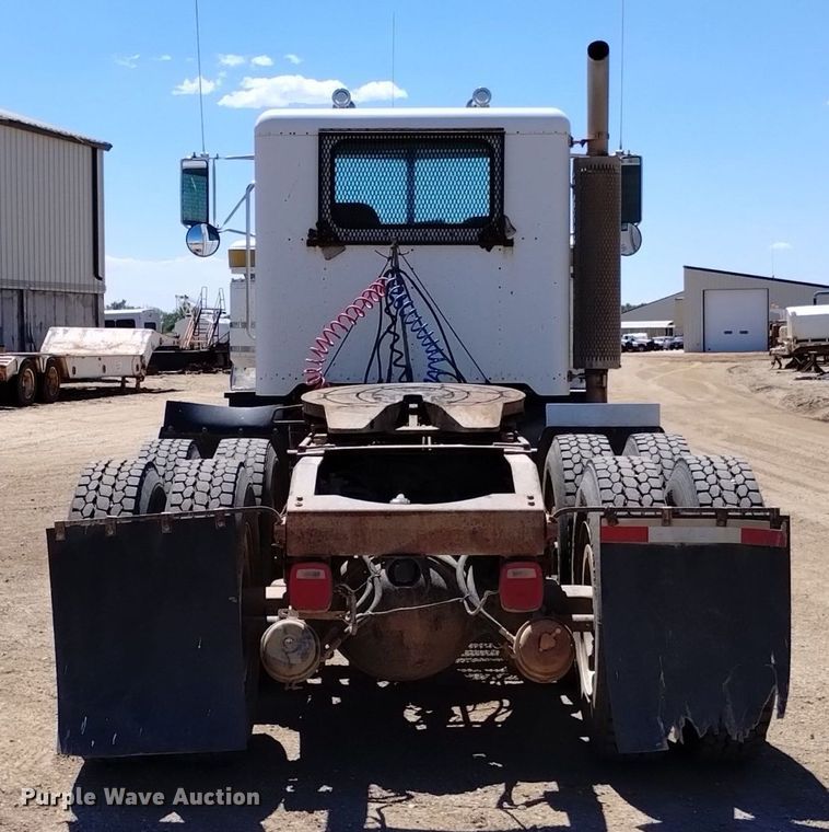 image for item DQ6133 1993 Peterbilt  357 semi truck