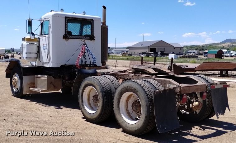 image for item DQ6133 1993 Peterbilt  357 semi truck