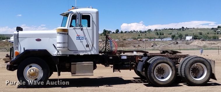 image for item DQ6133 1993 Peterbilt  357 semi truck