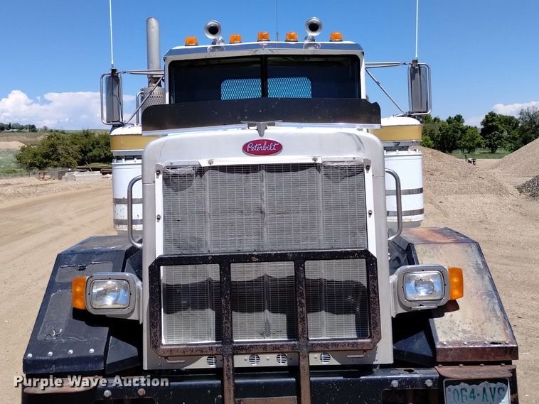 image for item DQ6133 1993 Peterbilt  357 semi truck
