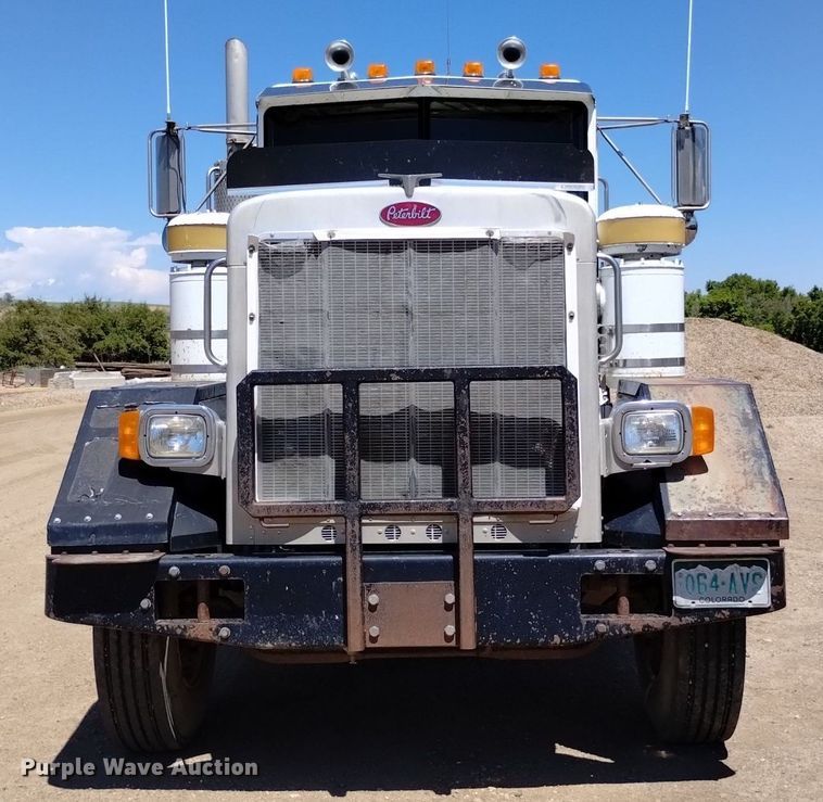 image for item DQ6133 1993 Peterbilt  357 semi truck