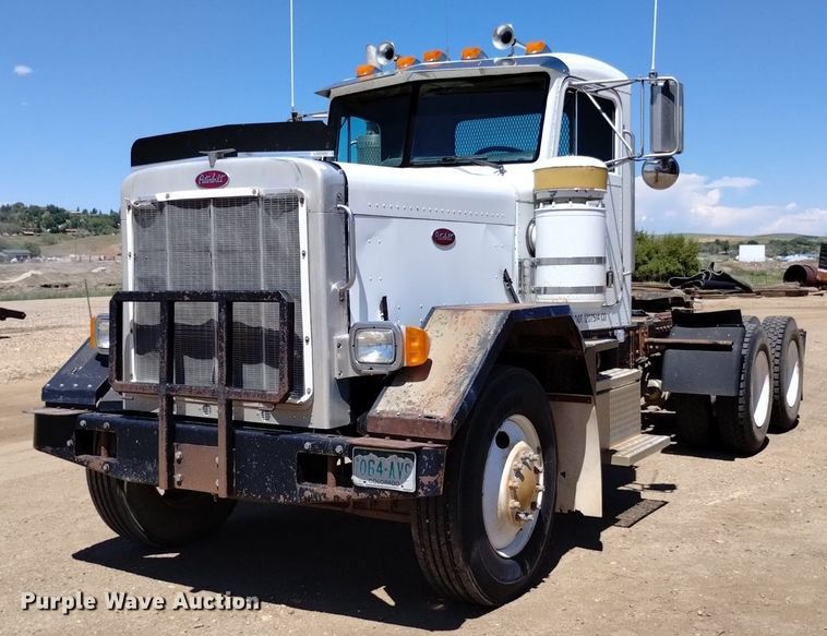 image for item DQ6133 1993 Peterbilt  357 semi truck