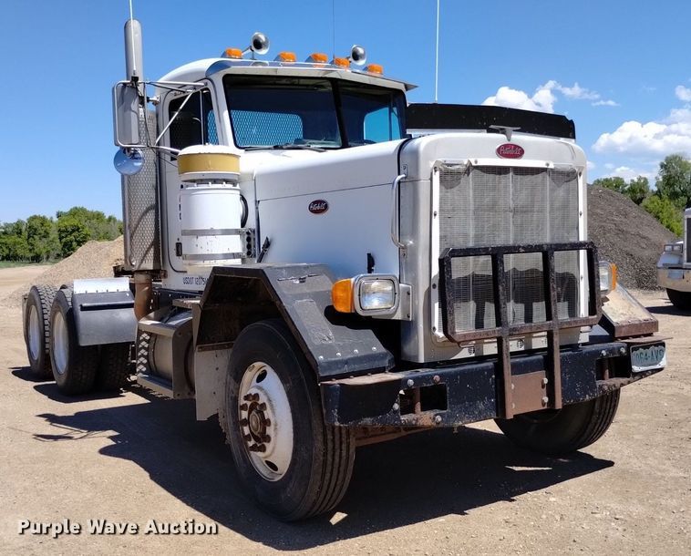 image for item DQ6133 1993 Peterbilt  357 semi truck