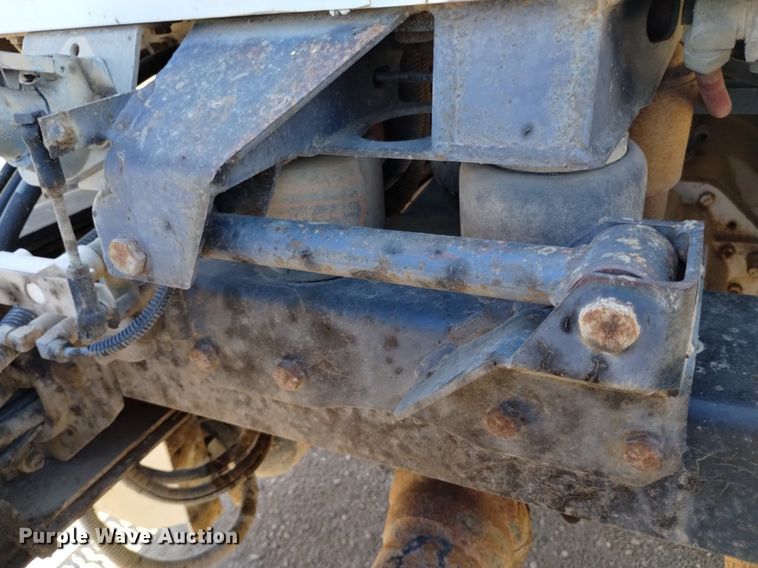 image for item DQ6133 1993 Peterbilt  357 semi truck