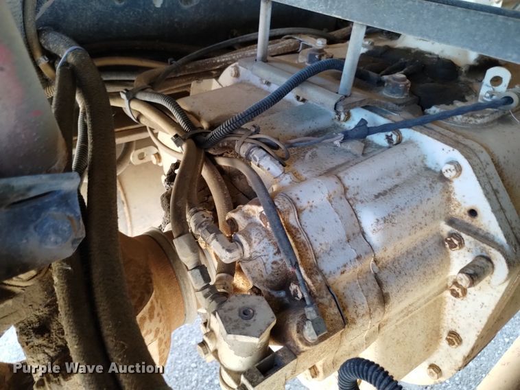 image for item DQ6133 1993 Peterbilt  357 semi truck