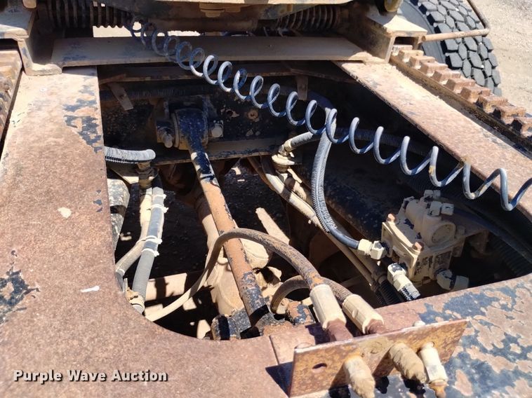 image for item DQ6133 1993 Peterbilt  357 semi truck