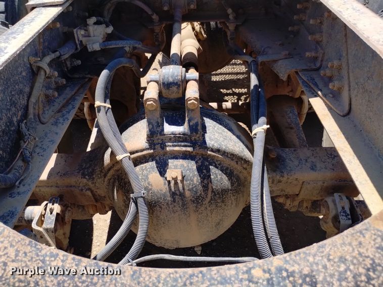 image for item DQ6133 1993 Peterbilt  357 semi truck