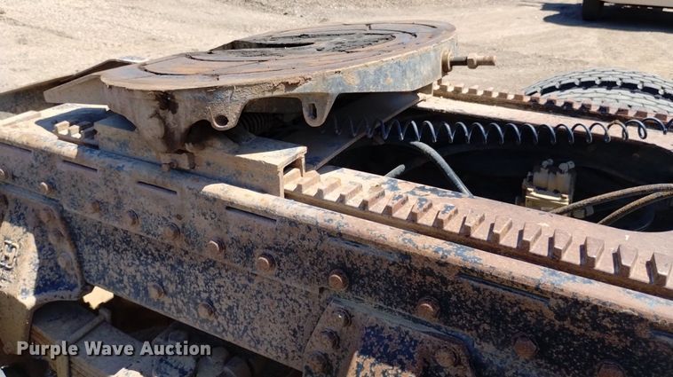 image for item DQ6133 1993 Peterbilt  357 semi truck