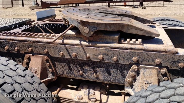 image for item DQ6133 1993 Peterbilt  357 semi truck