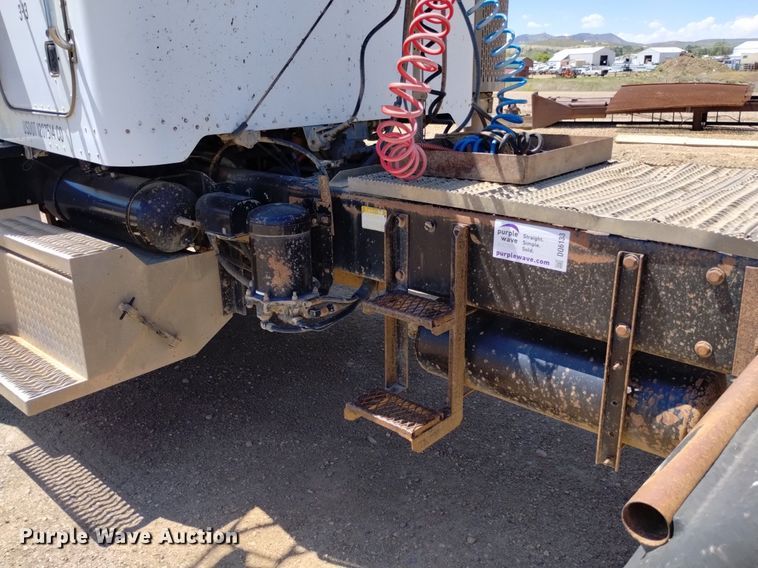 image for item DQ6133 1993 Peterbilt  357 semi truck