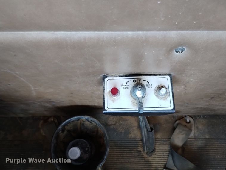 image for item DQ6133 1993 Peterbilt  357 semi truck