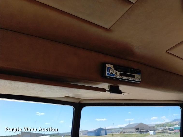 image for item DQ6133 1993 Peterbilt  357 semi truck