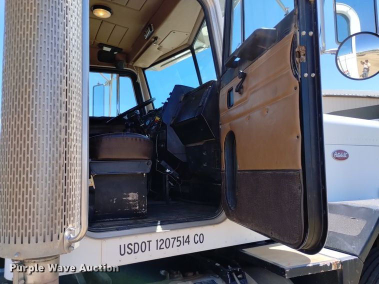 image for item DQ6133 1993 Peterbilt  357 semi truck