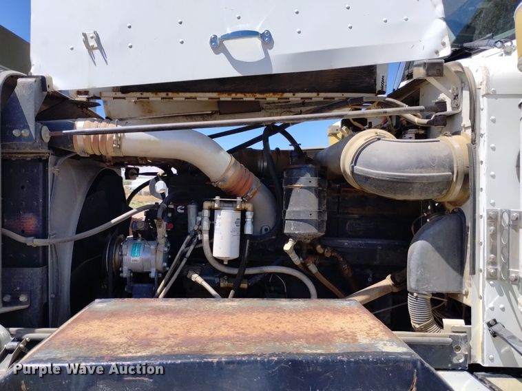 image for item DQ6133 1993 Peterbilt  357 semi truck