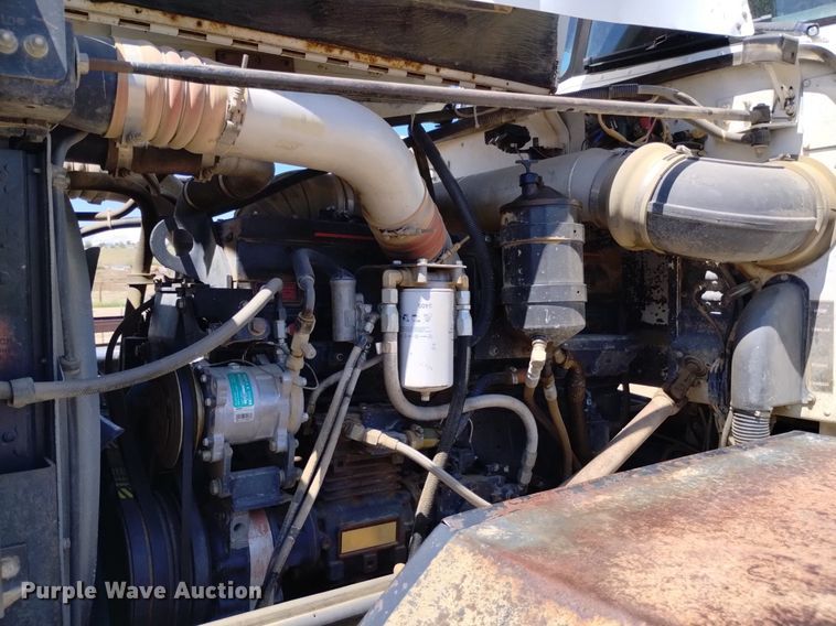 image for item DQ6133 1993 Peterbilt  357 semi truck