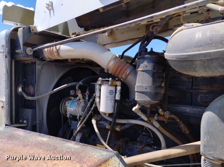 image for item DQ6133 1993 Peterbilt  357 semi truck