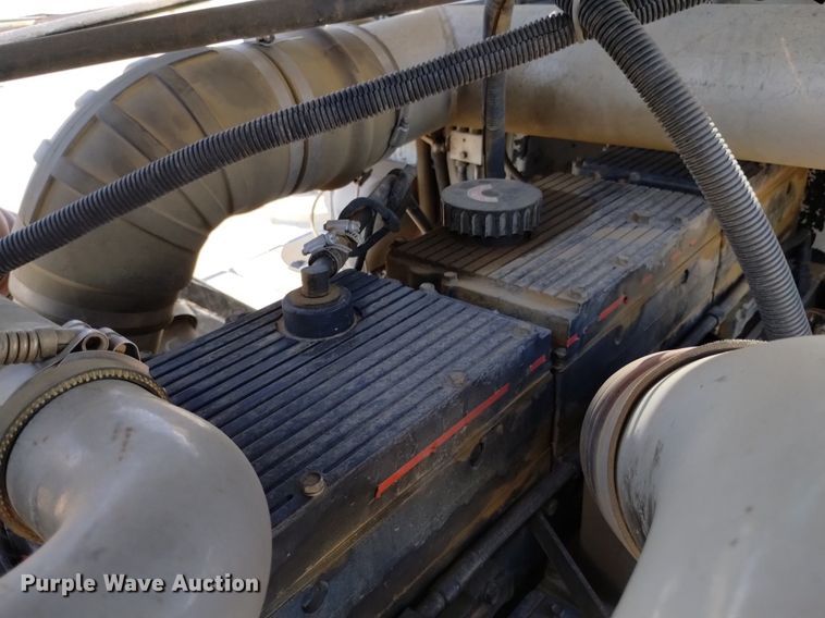 image for item DQ6133 1993 Peterbilt  357 semi truck