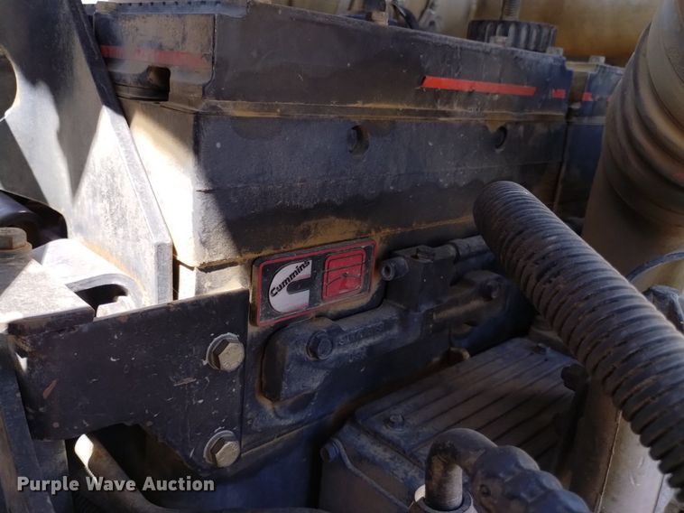 image for item DQ6133 1993 Peterbilt  357 semi truck