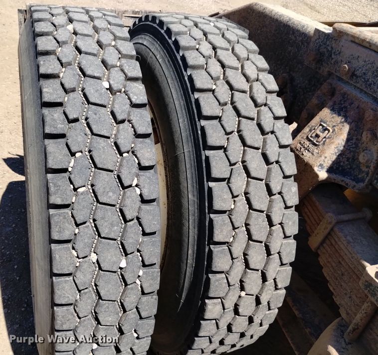 image for item DQ6133 1993 Peterbilt  357 semi truck