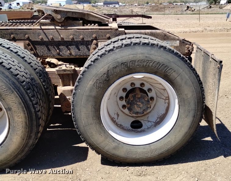 image for item DQ6133 1993 Peterbilt  357 semi truck