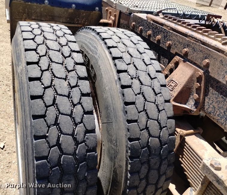 image for item DQ6133 1993 Peterbilt  357 semi truck