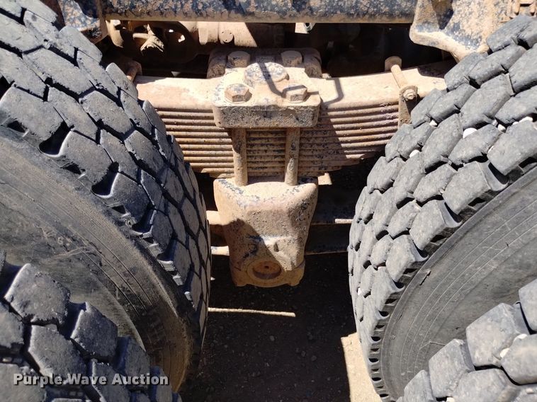 image for item DQ6133 1993 Peterbilt  357 semi truck