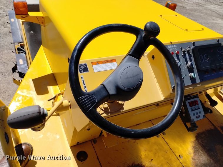 image for item DQ6139 2012 Sakai GW750-2 combination vibratory roller