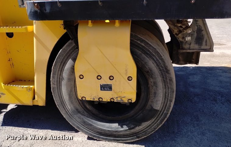 image for item DQ6139 2012 Sakai GW750-2 combination vibratory roller