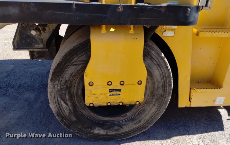 image for item DQ6139 2012 Sakai GW750-2 combination vibratory roller