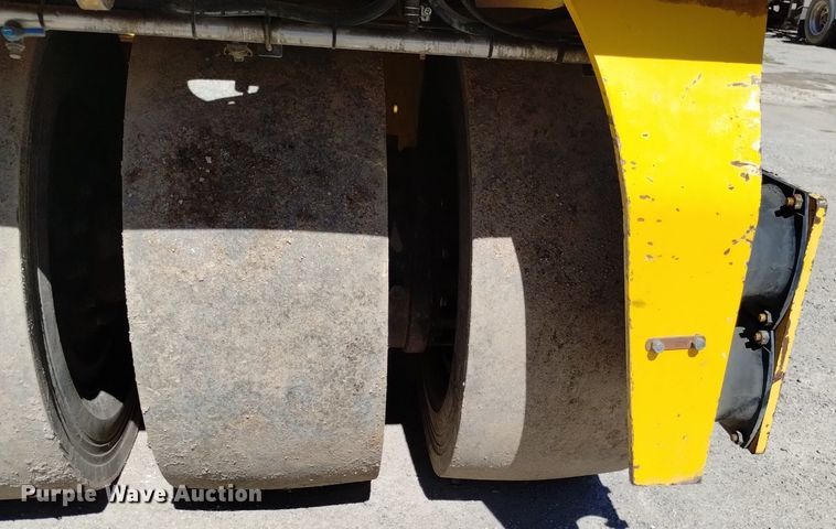 image for item DQ6139 2012 Sakai GW750-2 combination vibratory roller