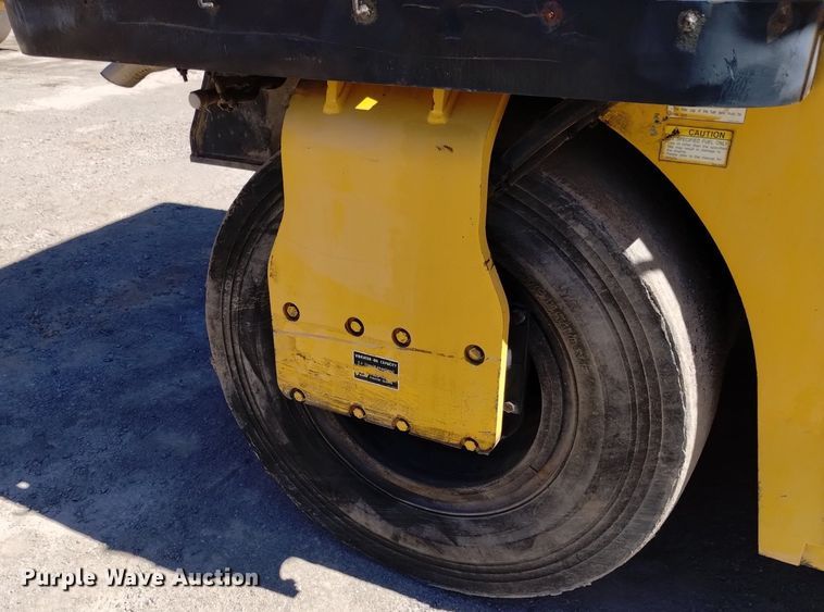 image for item DQ6139 2012 Sakai GW750-2 combination vibratory roller