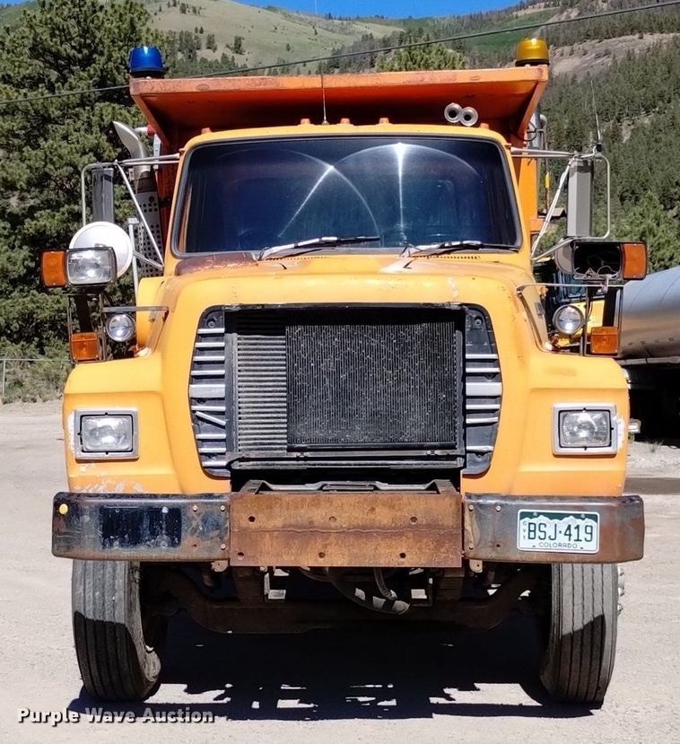 image for item DQ6140 1995 Ford LT9000 dump truck
