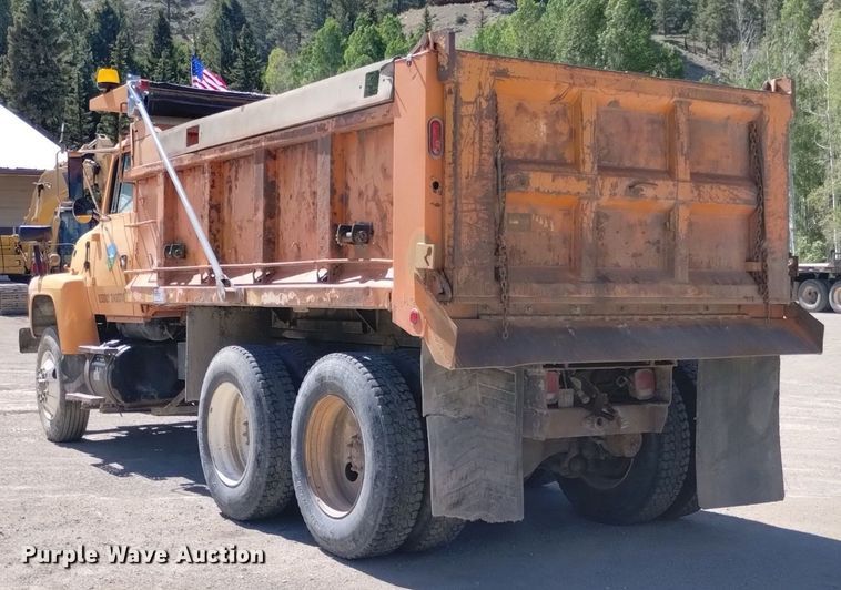 image for item DQ6140 1995 Ford LT9000 dump truck