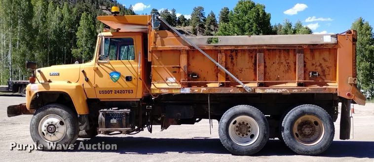 image for item DQ6140 1995 Ford LT9000 dump truck