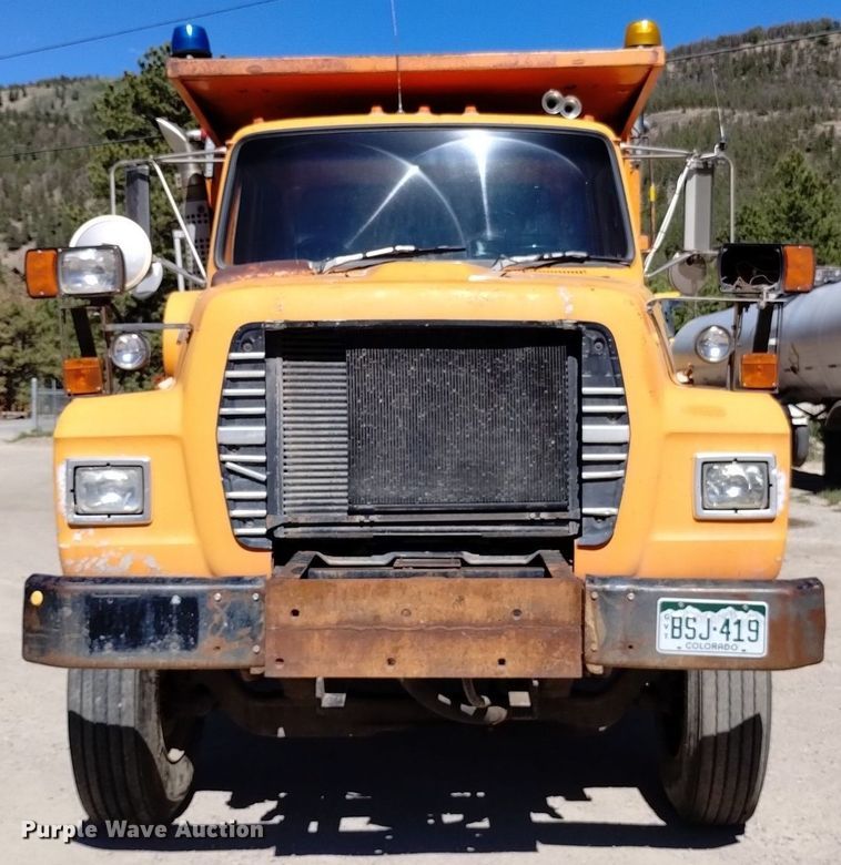 image for item DQ6140 1995 Ford LT9000 dump truck