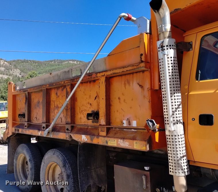 image for item DQ6140 1995 Ford LT9000 dump truck