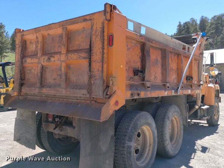 image for item DQ6140 1995 Ford LT9000 dump truck