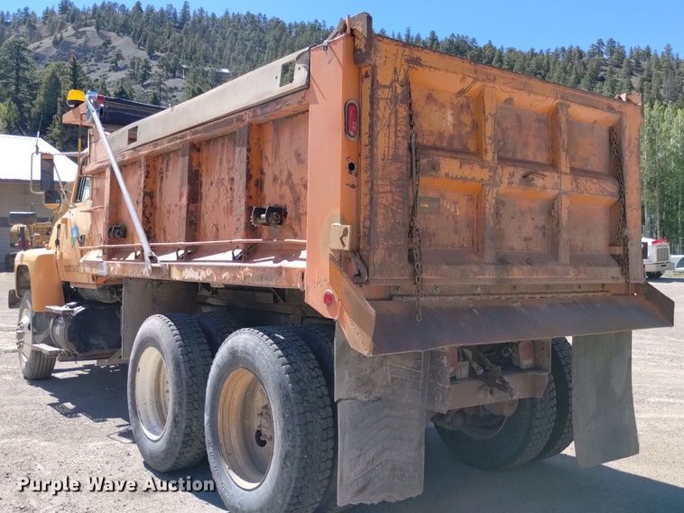 image for item DQ6140 1995 Ford LT9000 dump truck