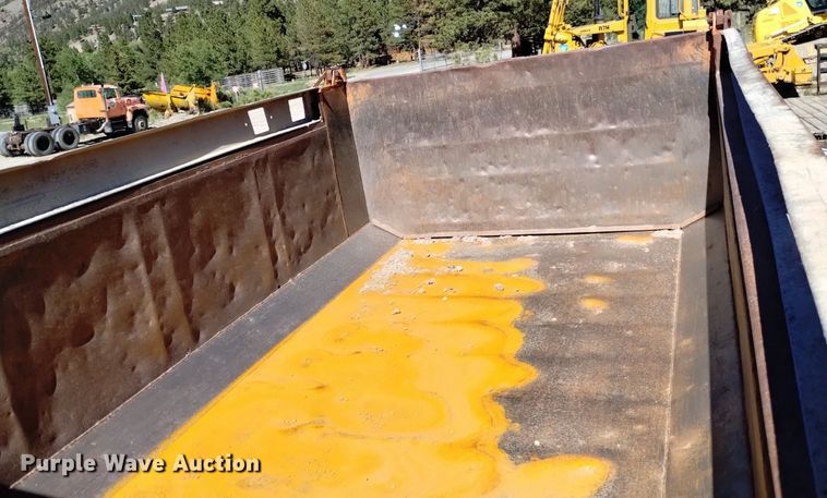 image for item DQ6140 1995 Ford LT9000 dump truck