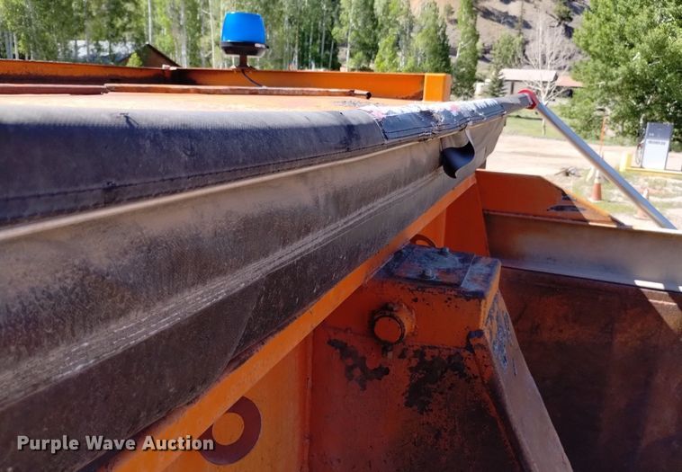 image for item DQ6140 1995 Ford LT9000 dump truck