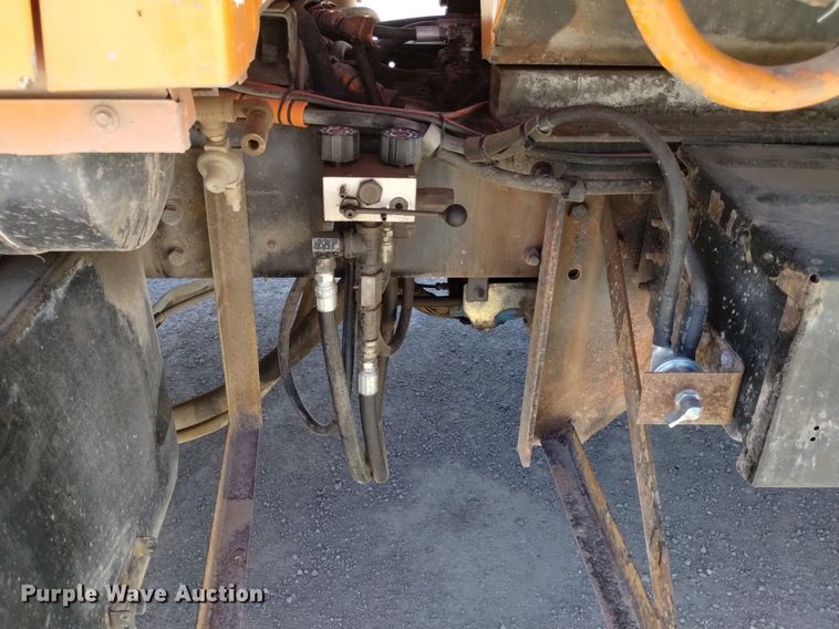 image for item DQ6140 1995 Ford LT9000 dump truck