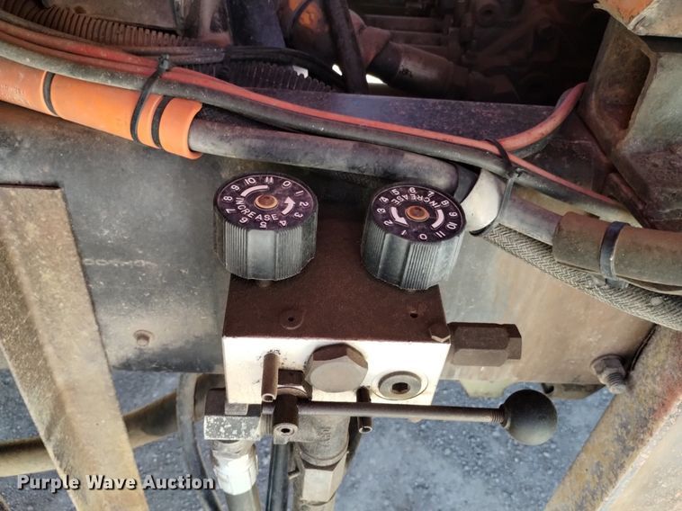 image for item DQ6140 1995 Ford LT9000 dump truck